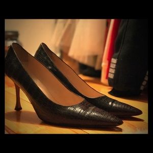 Manolo Blahnik Brown Croc. print pumps